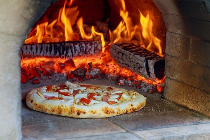Pizza cuite au feu de bois Périgueux