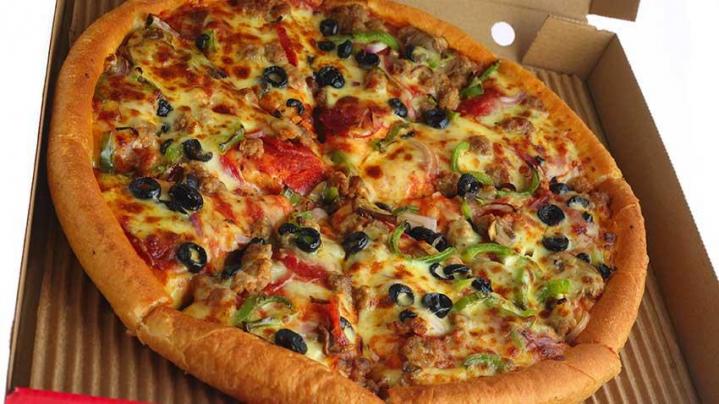Faites-vous plaisir et commandez une pizza à emporter.