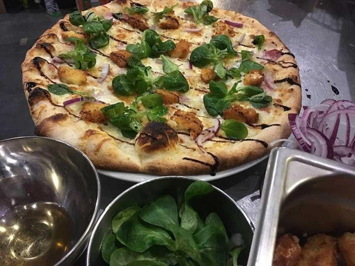 Pizza cuite au feu de bois Périgueux